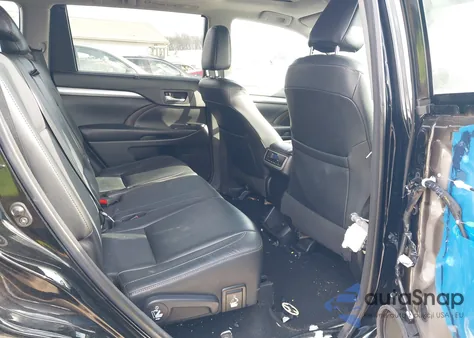 2018 Toyota Highlander Xle z USA, uszkodzony, nr VIN 5TDJZRFH0JS836885